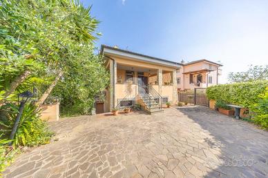 PORZIONE DI BIFAMILIARE A ROMA