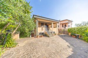 PORZIONE DI BIFAMILIARE A ROMA