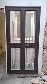 Portafinestra con telaio e vetro camera