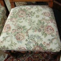 Quattro sedie vestite a festa