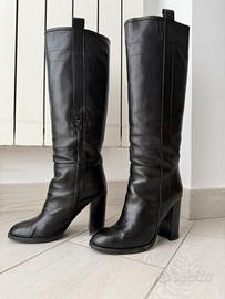 Stivali in pelle alti Ovyè con tacco