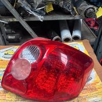 FARO POSTERIORE DESTRO TOYOTA AURIS ANNO:2007