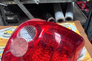 FARO POSTERIORE DESTRO TOYOTA AURIS ANNO:2007