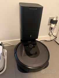 ROOMBA I7  CON STAZIONE DI SVUOTAMENTO