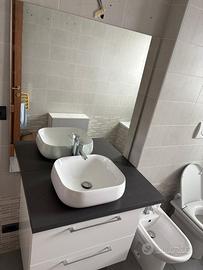 Mobile bagno lavandino e specchio