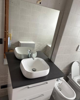 Mobile bagno lavandino e specchio