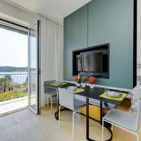 Open space fronte lago