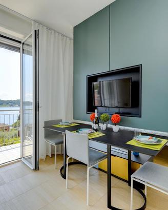Open space fronte lago