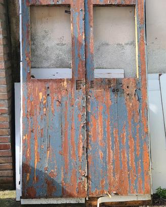 vecchio portone da cantina