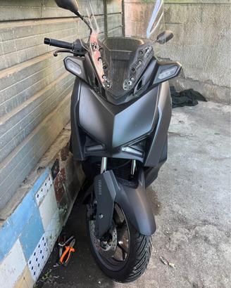 Xmax 2025 tutto x ricambi