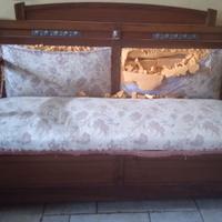 Divano vintage in legno massello con cassapanca