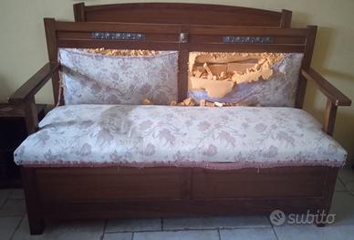 Divano vintage in legno massello con cassapanca