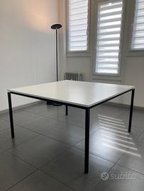 Scrivania/tavolo quadrato 130x130cm