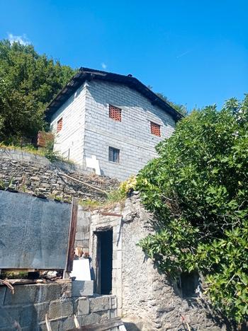 Fabbricato con terreno collina di aosta