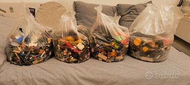 Quattro sacchi Lego vari