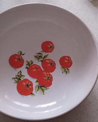 zuppiera bianca con disegno pomodori