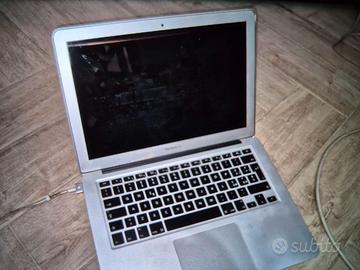 MacBook Air (13", 2017)