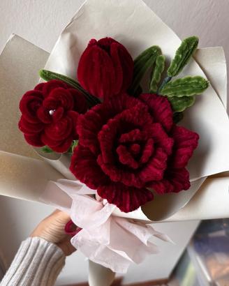 Bouquet rose fatto a mano con scovolini creativi