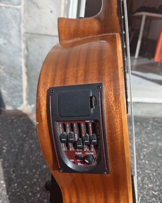 Chitarra classica Amplificata Alhambra 4b