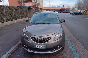Lancia Ypsilon superaccessoriata leggi annuncio