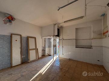 NEGOZIO A CAVENAGO DI BRIANZA