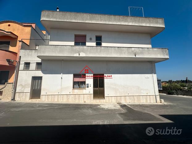 Casa indipendente angolare a melissano