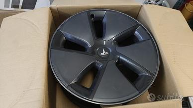 4 CERCHI LEGA TESLA 18" + COPPONI CODICE A862