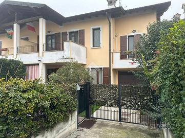 VILLA A SCHIERA A LENO