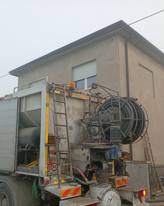 Muratore .Sottofondi massetti .pavimenti