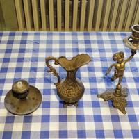 Oggetti vintage ottone: candelabri e vasi