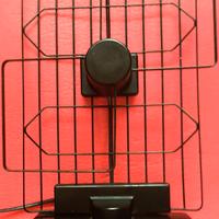 Antenna TV amplificata da interno VHF/UHF/FM 