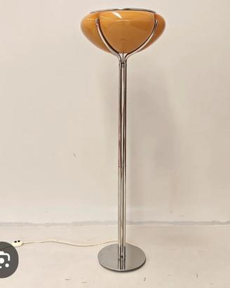 Lampade Quadrifoglio Harvey Guzzini di Gae Aulenti