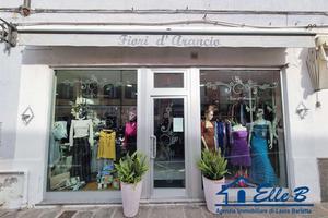 NEGOZIO IN CORSO DEL POPOLO A MONFALCONE