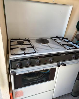 Cucina a gas con forno