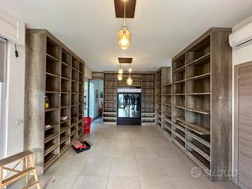 Scaffalatura Artigianale in Legno