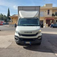 IVECO Daily con sponda idraulica