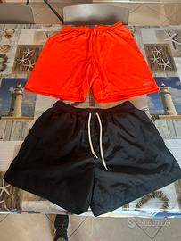 Pantaloncini firmati corti e una t-shirt