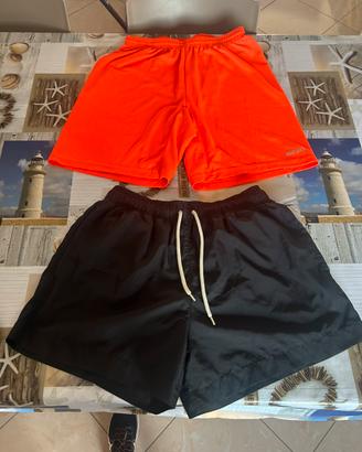 Pantaloncini firmati corti e una t-shirt