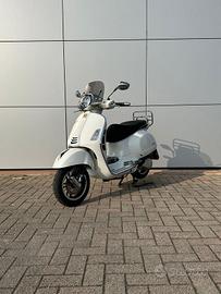 Piaggio Vespa 300 GTS