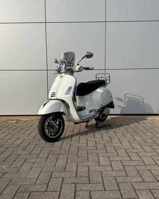 Piaggio Vespa 300 GTS