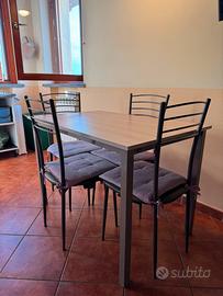 TAVOLO ALLUNGABILE + 4 SEDIE