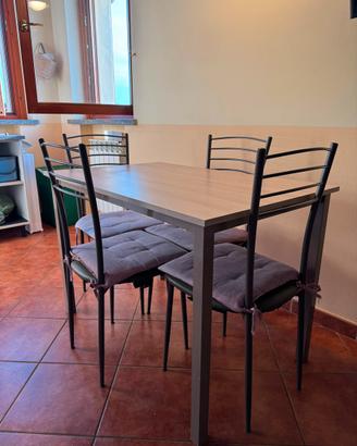TAVOLO ALLUNGABILE + 4 SEDIE