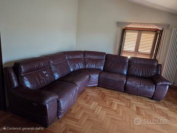 Divano in pelle colore bordeaux  5/6 posti