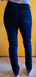 Pari al nuovo pantalone donna motlo