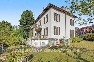 Villa di 280 m² con 5 locali a Porto Valtravaglia