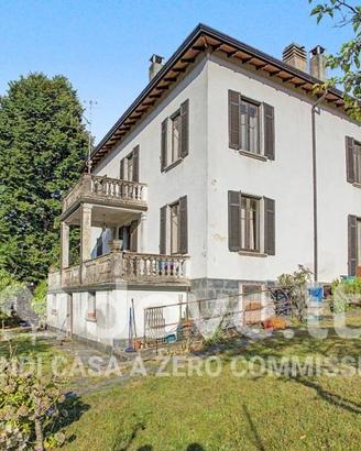 Villa di 280 m² con 5 locali a Porto Valtravaglia
