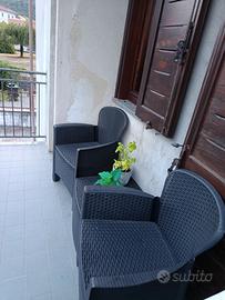 set tavolino e poltrone 