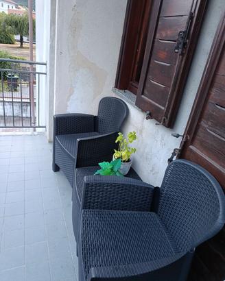 set tavolino e poltrone 