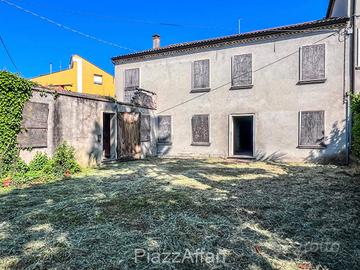 PIOVE DI SACCO CENTRO STORICO - particolare porzio