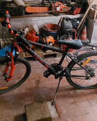 bicicletta MTB rockrider 500
